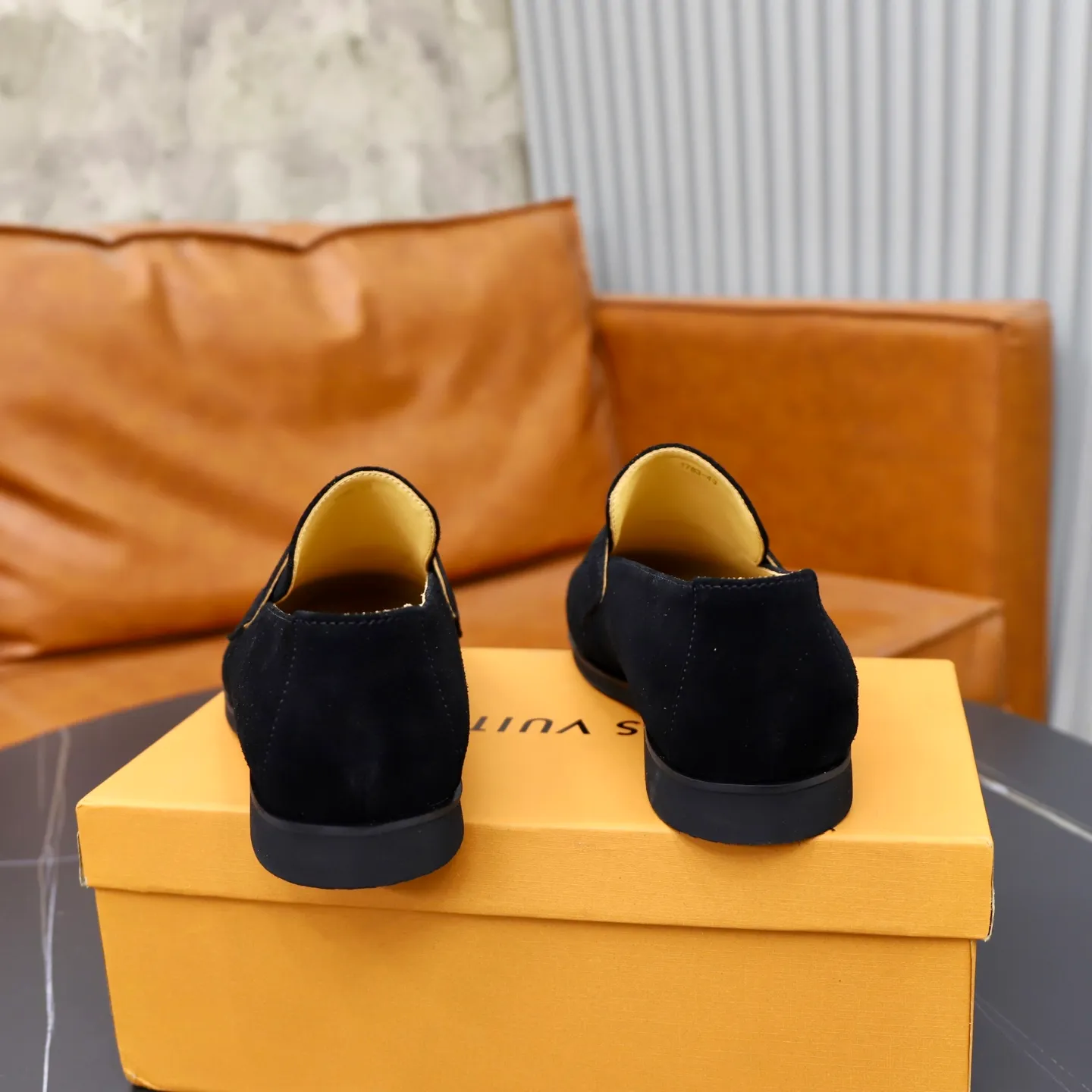 Ex-factory price: 442💰🙅‍♂️🙅‍♂️🙅‍♂️ Brand: LV Louis Vuitton Standard code: 38-44 (45 customized) Grade: Same as the official website Material: Original cow suede material stitching Comfortable and breathable cowhide lining Lightweight wear-resistant foam outsole Style category: Men's fashionable casual shoes Running sports shoes Distinguished luxury brand elements Top luxury color: actual picture color
